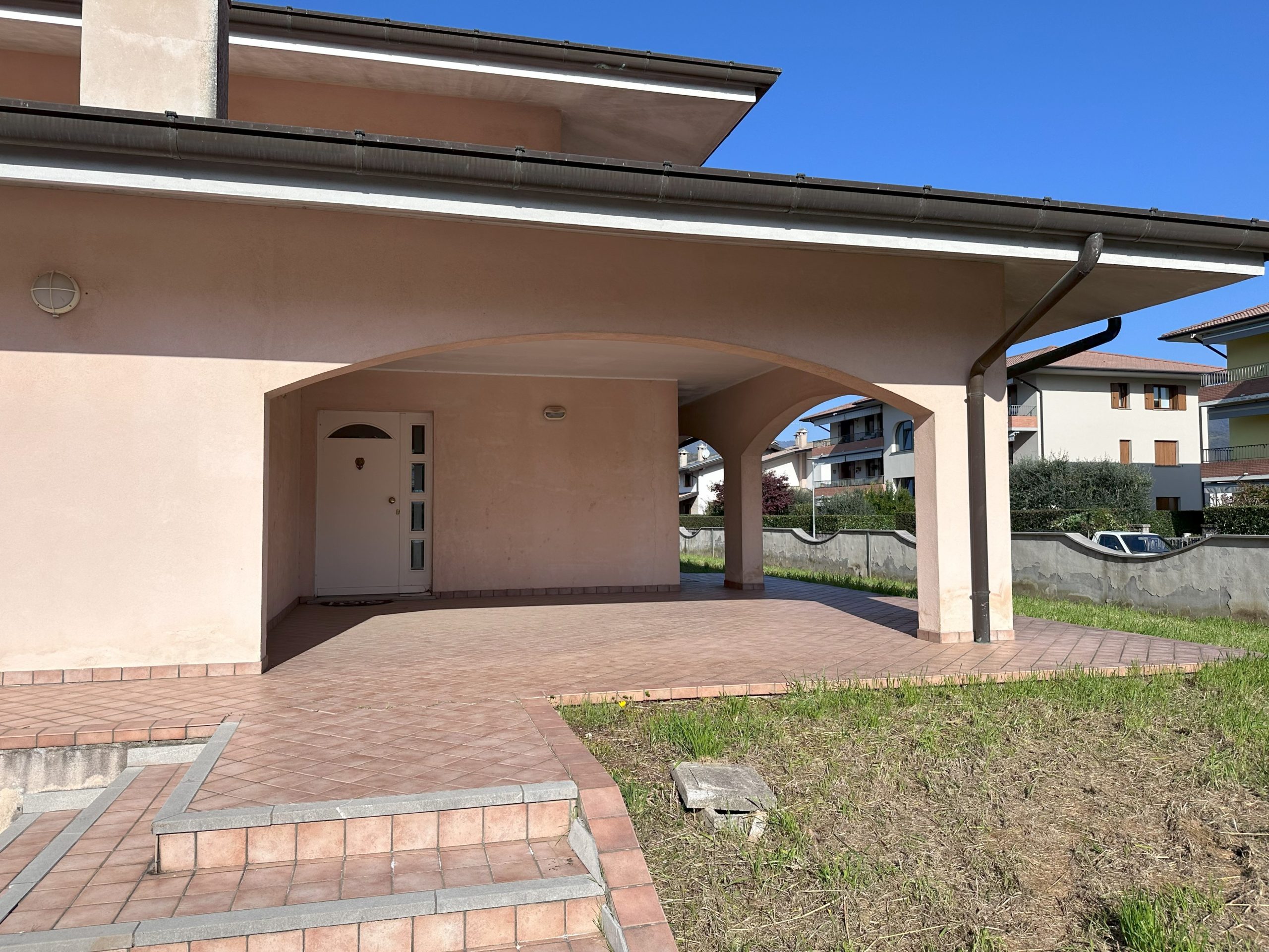 Lussuosa Villa in Zona Residenziale Lussuosa Villa in Zona Residenziale