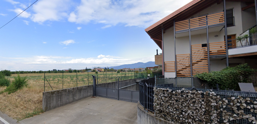 Garage in Area Condominiale Chiusa
