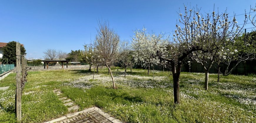 Appartamento Bicamere con Giardino a Villa Primavera