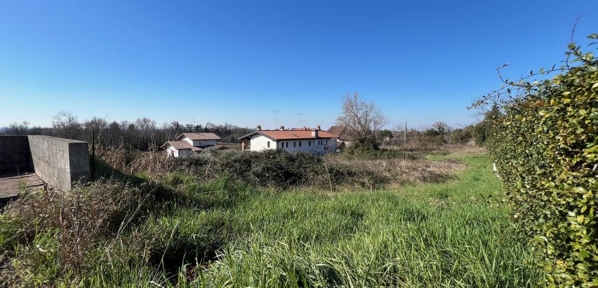 Terreno edificabile a Moruzzo Terreno edificabile a Moruzzo