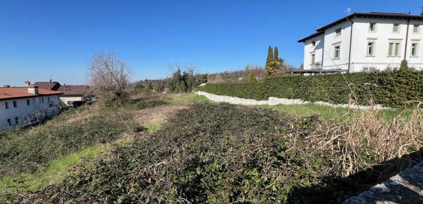 Terreno edificabile a Moruzzo Terreno edificabile a Moruzzo
