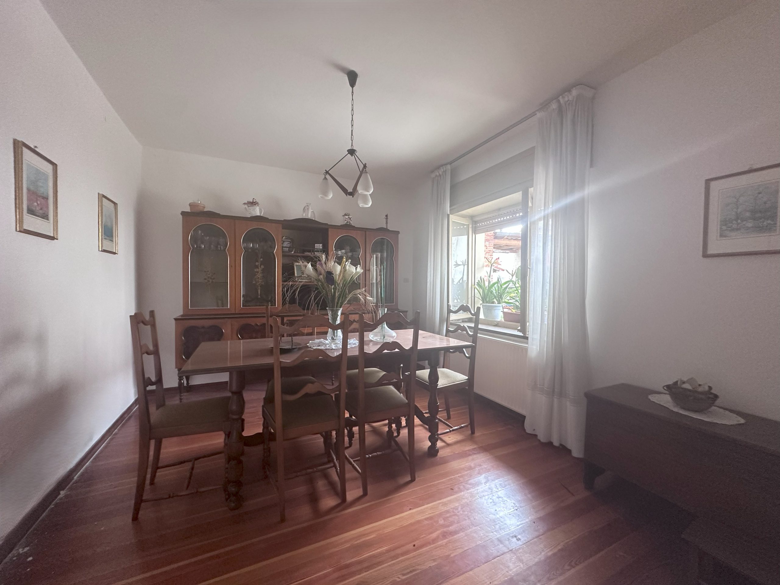 Casa Con Ampia Corte Casa Con Ampia Corte