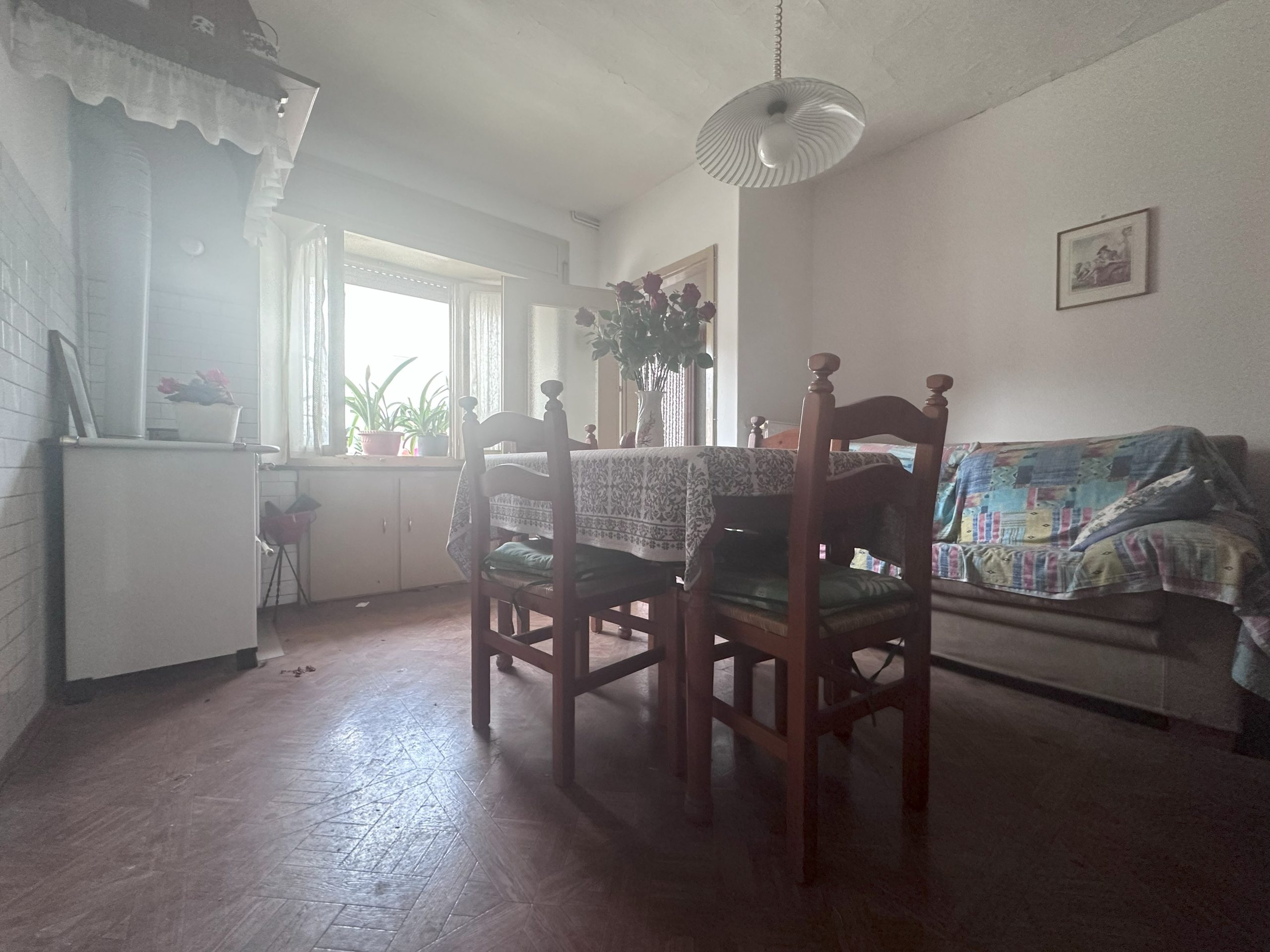 Casa Con Ampia Corte Casa Con Ampia Corte