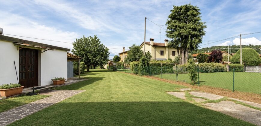 Villa Quadricamere Con Ampio Giardino