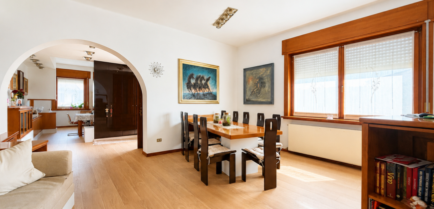 Villa Quadricamere Con Ampio Giardino