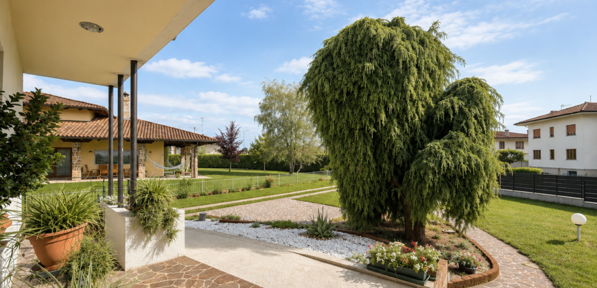 Villa Quadricamere Con Ampio Giardino