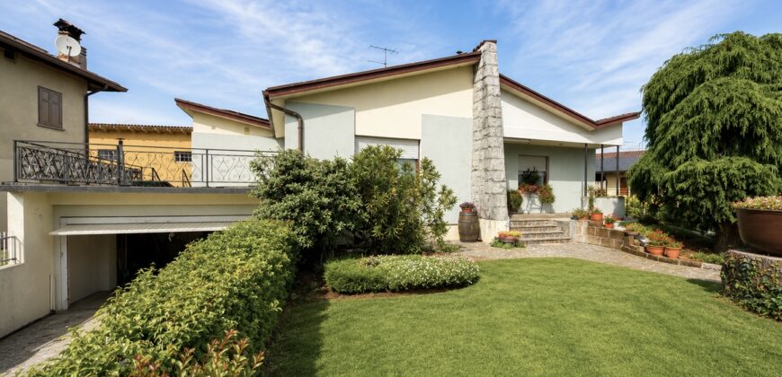 Villa Quadricamere Con Ampio Giardino