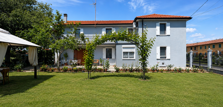 Villa unifamiliare con giardino