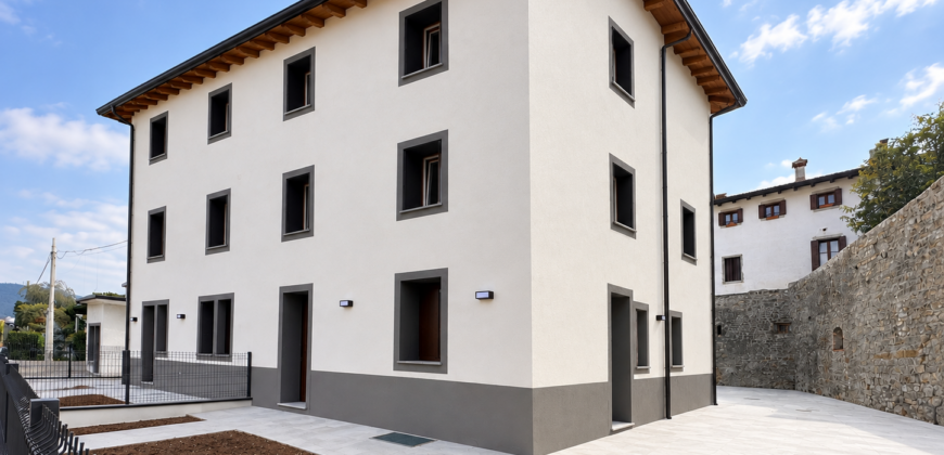 Nuovo Bicamere Con Giardino