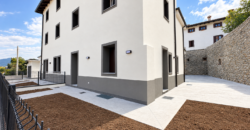 Nuovo Bicamere Con Giardino