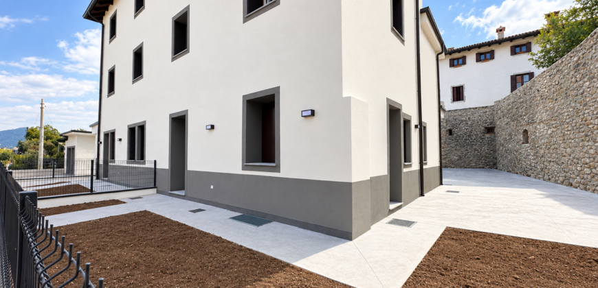 Nuovo Bicamere Con Giardino