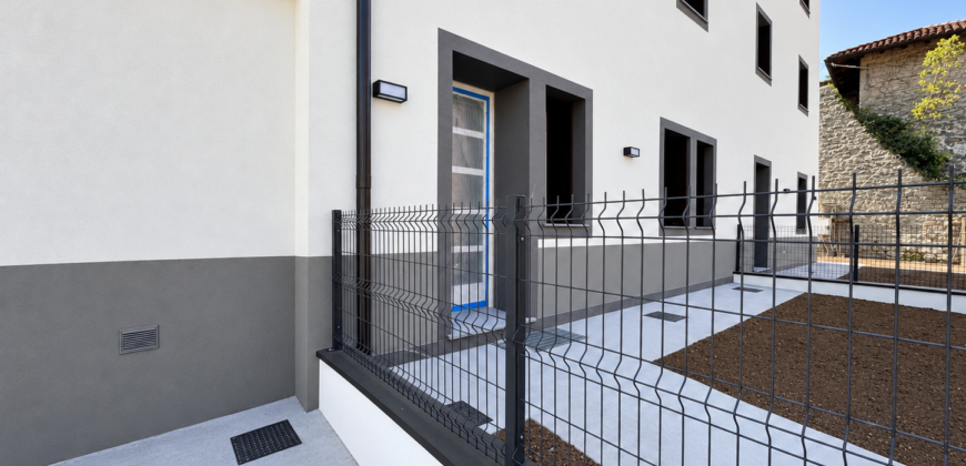 Nuovo Bicamere Con Giardino