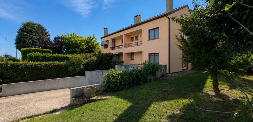 Villa In Bifamiliare A Pradamano