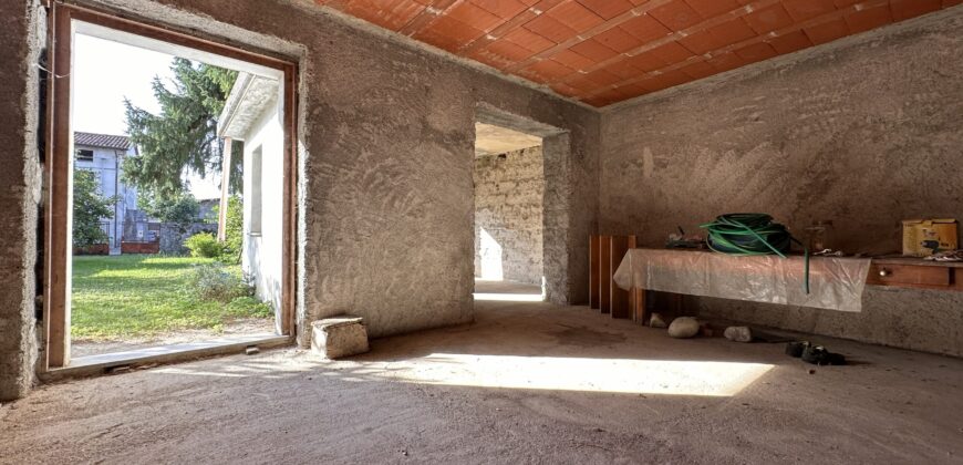 Ampia Casa Con Giardino