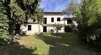 Ampia Casa Con Giardino