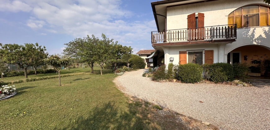Villa Indipendente Con Parco e Autorimesse